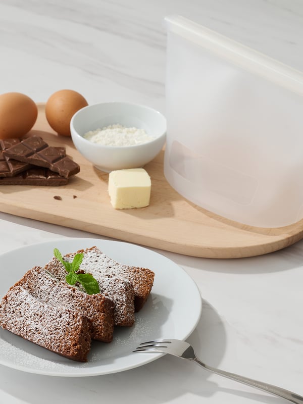 A white IKEA 365+ plate