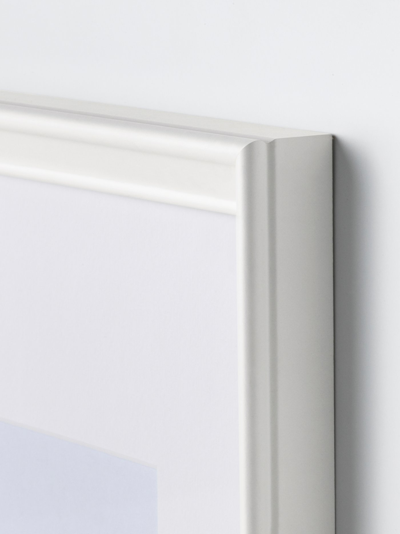 A white KNOPPÄNG frame