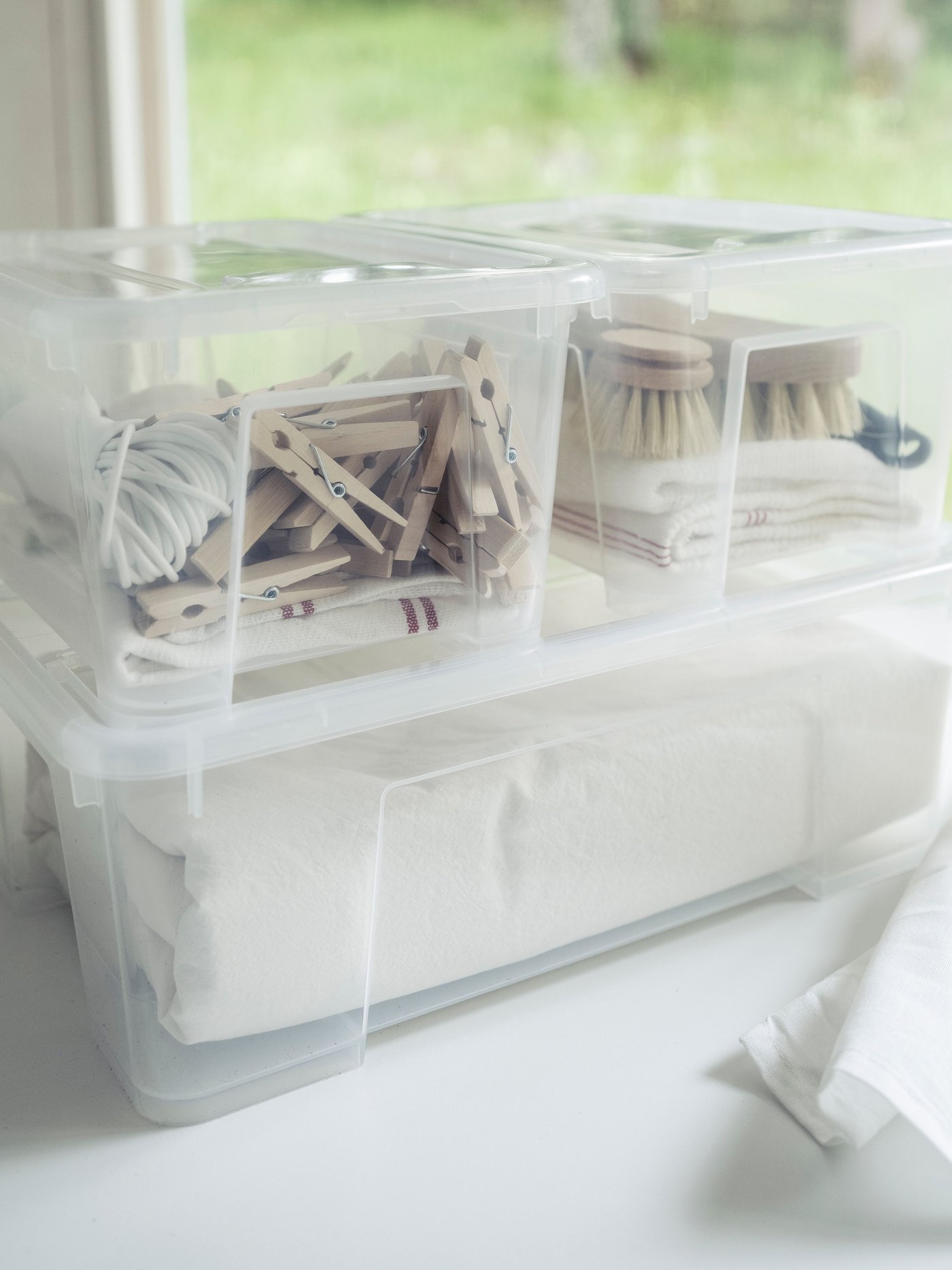 A transparent SAMLA box with lid