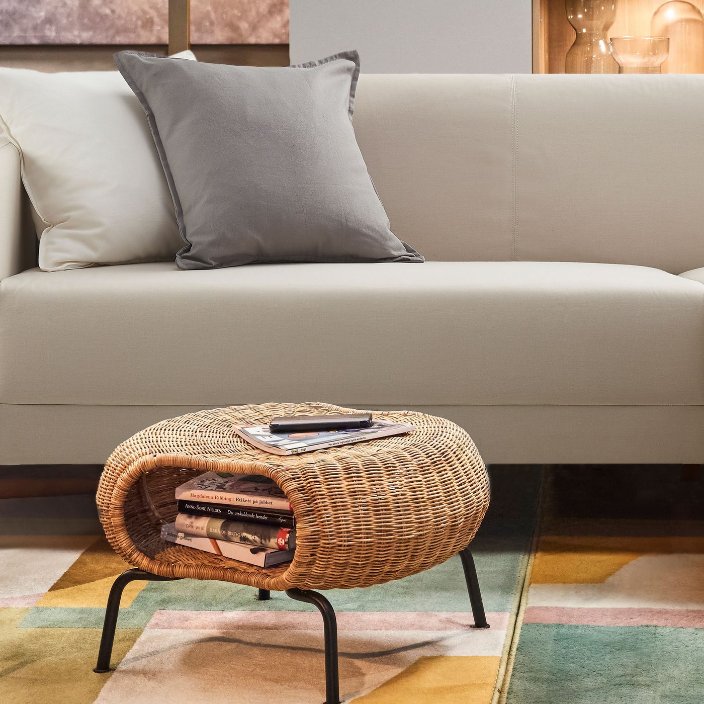 A rattan/anthracite GAMLEHULT footstool with storage in the living room