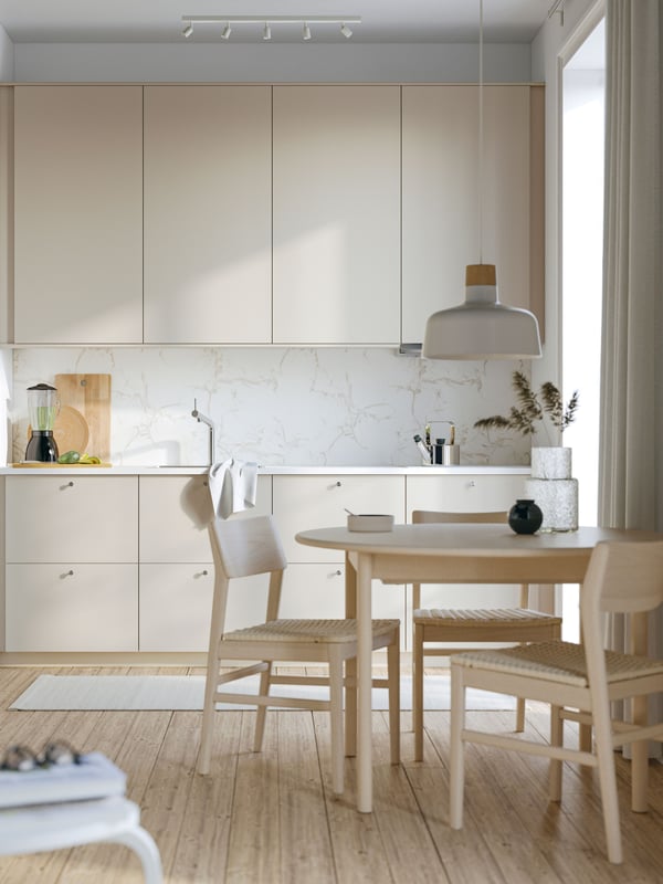A light beech/veneer SKANSNÄS extendable table