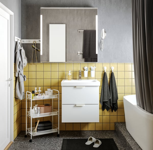 Un baño pequeño con espacio para todo es posible gracias a estos muebles de  Ikea