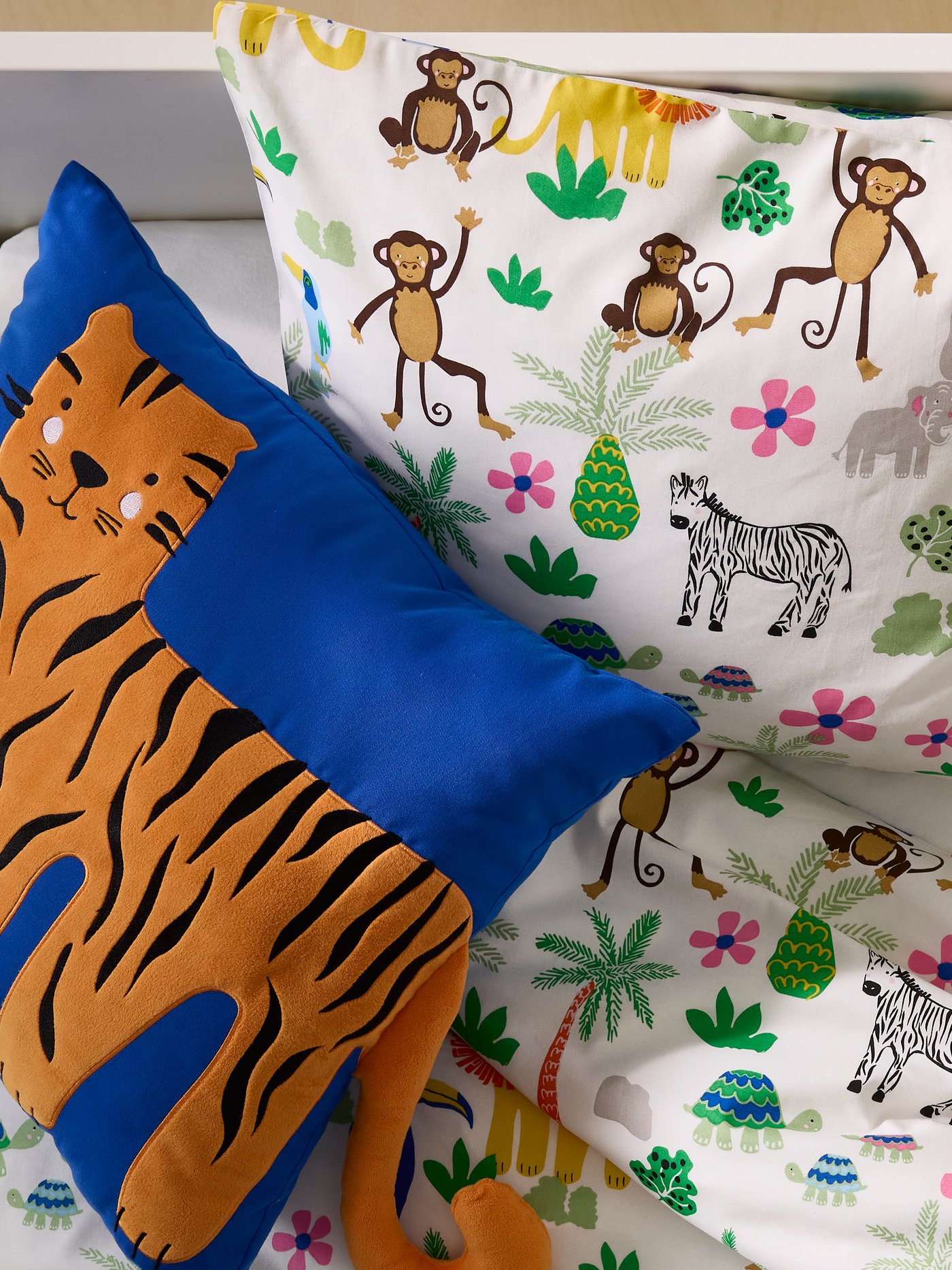 A white ULLVIDE fitted sheet in the bedroom