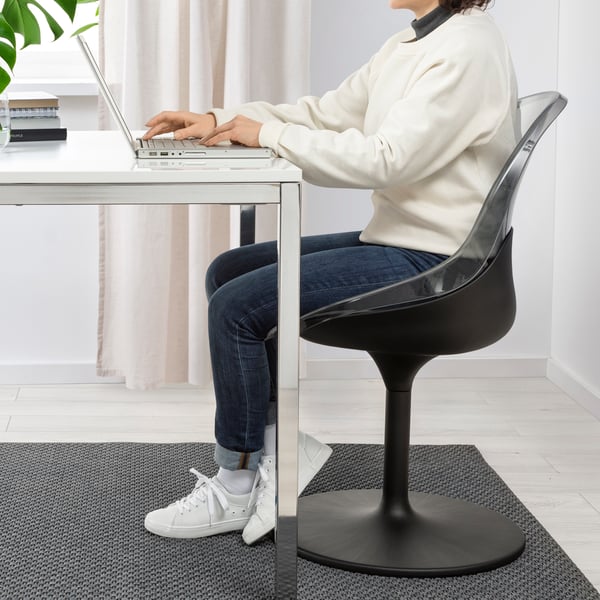 Silla giratoria negra