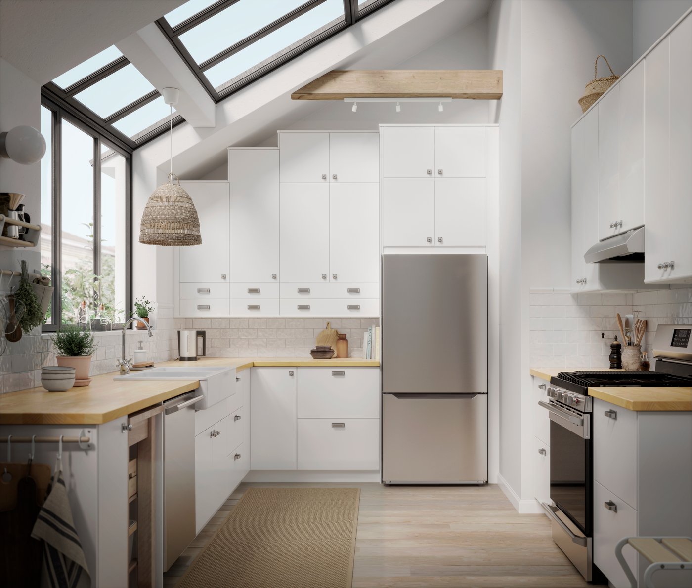 Une porte VEDDINGE blanche dans une cuisine