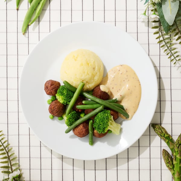 Plant ball and veggies with honey mustard sauce