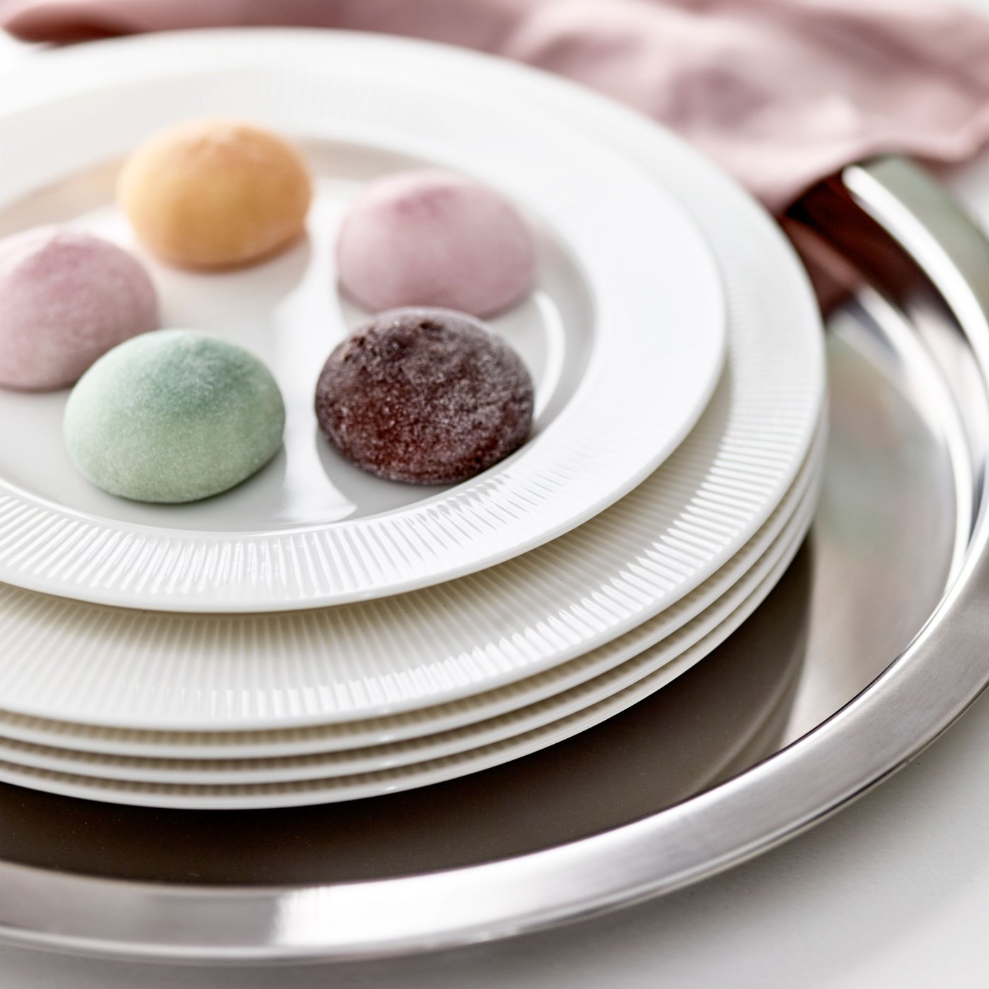 A white OFANTLIGT side plate