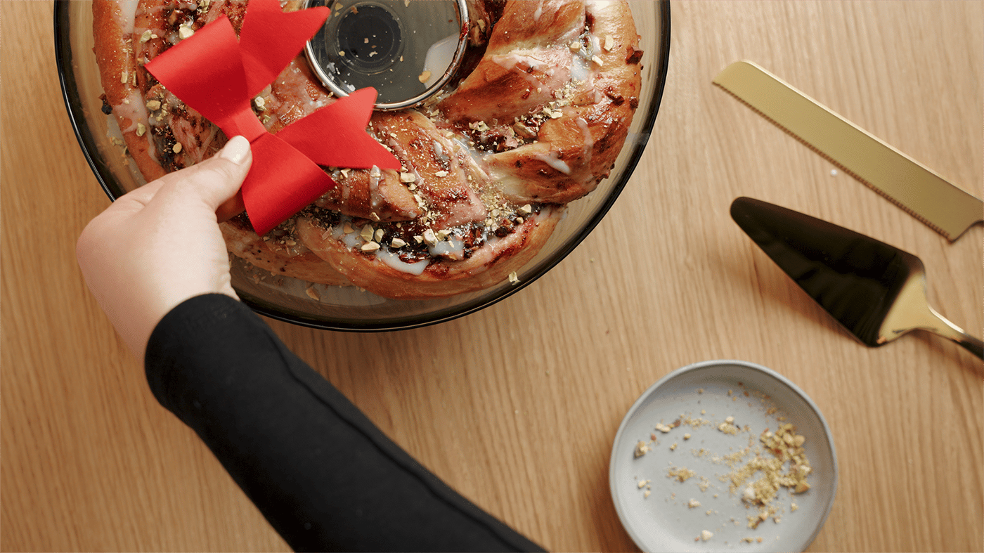 Eine Servierschüssel aus klarem Glas von BLANDA