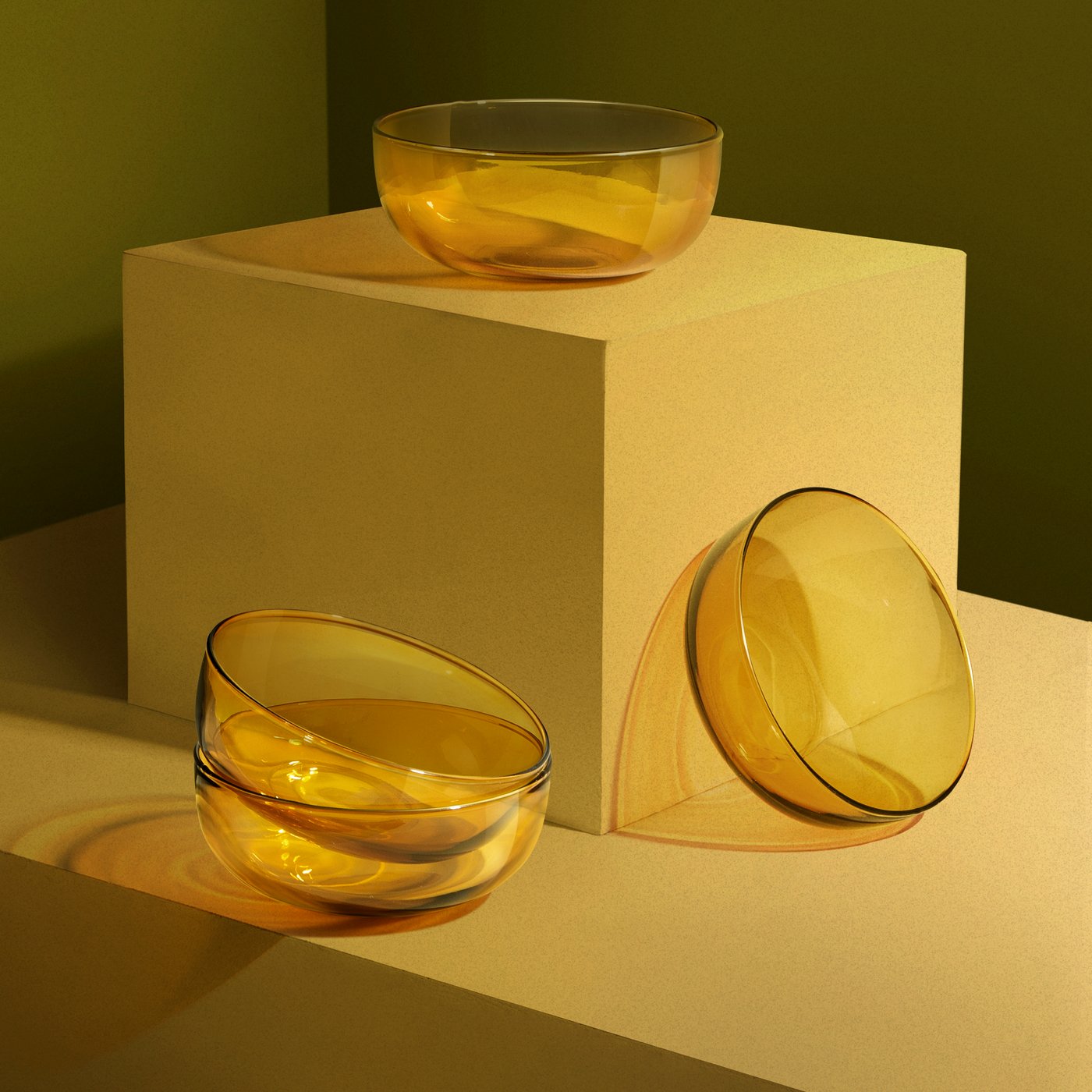 A glass/yellow AROMATISK serving bowl