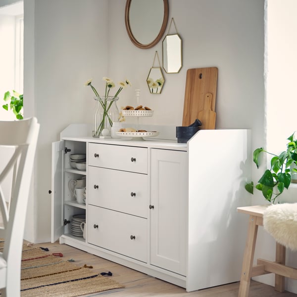 A white GARNERA serving stand, two tiers in the dining room