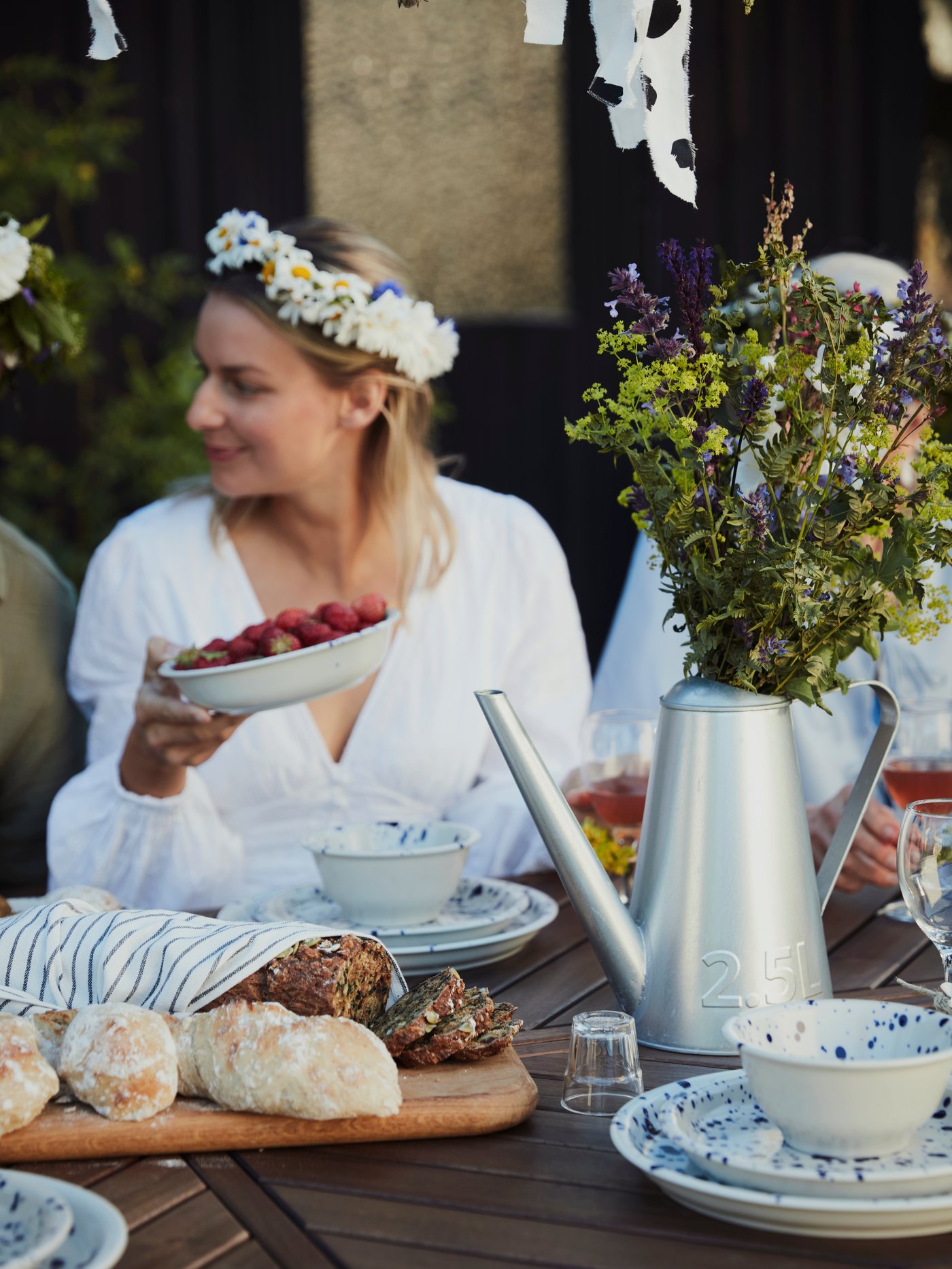 A patterned/blue SILVERSIDA plate