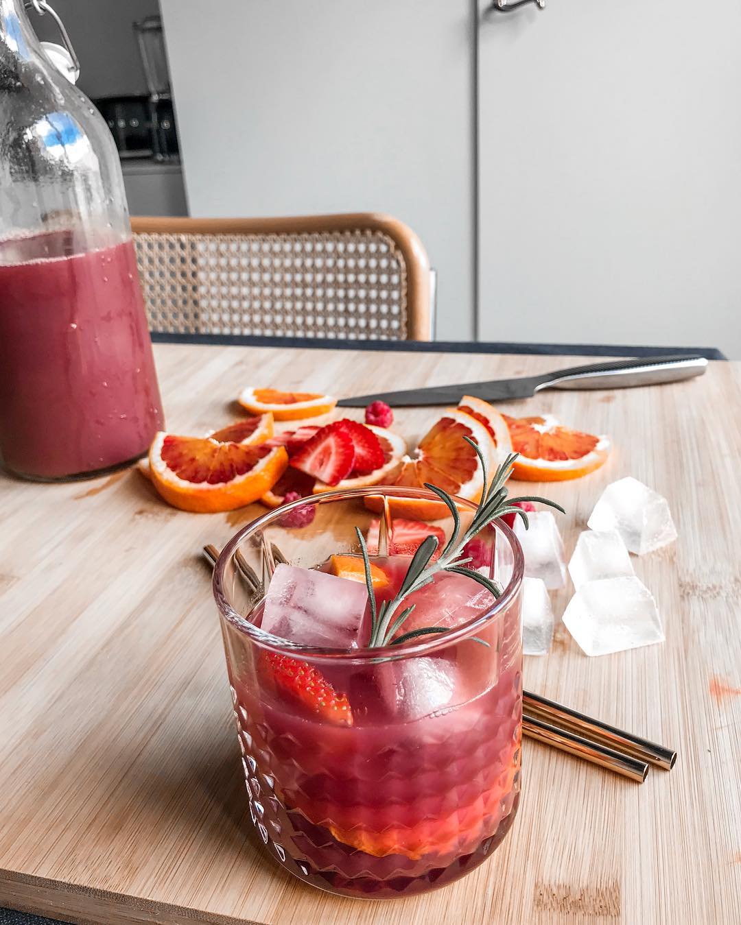 Un vaso de whisky FRASERA en la cocina