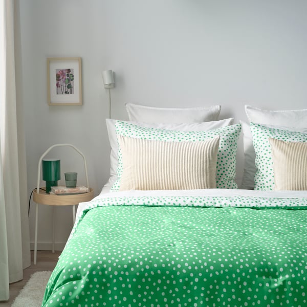 A green white/dotted BJÖRKGRÅMAL comforter set