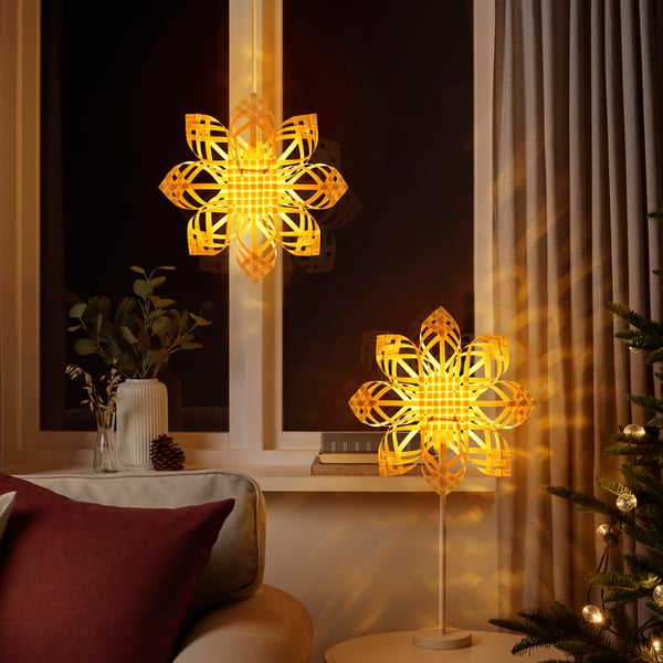 A bamboo STRÅLA lampshade