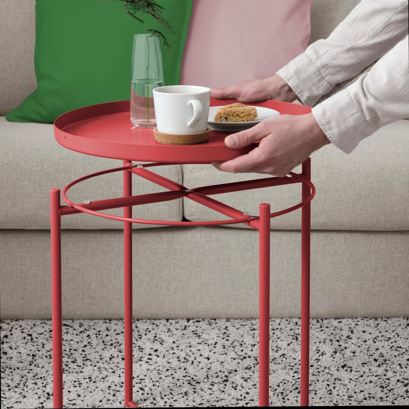 A red GLADOM tray table