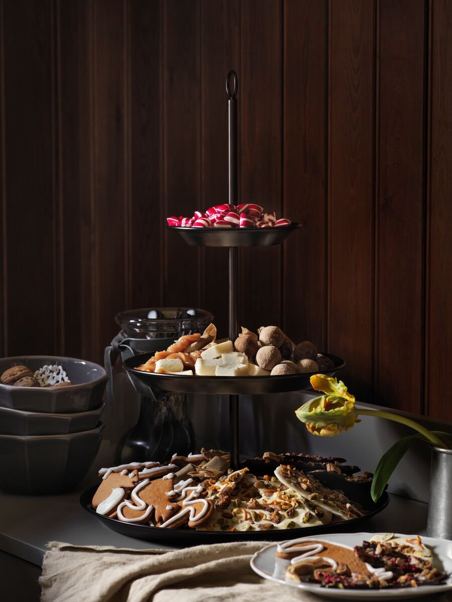 A black INBRINGANDE serving stand, three tiers in the dining room