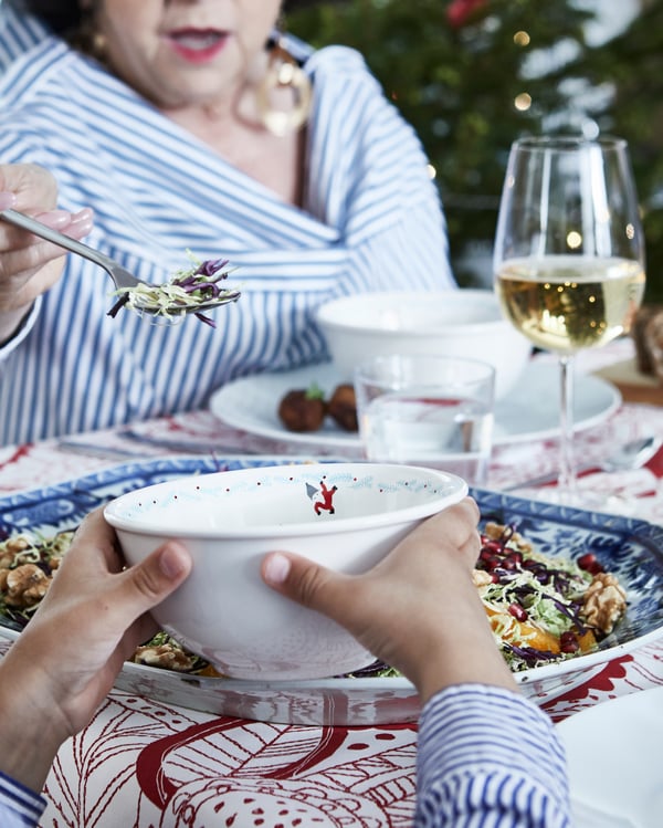 Prozirno staklo IKEA 365+ čaša u trpezarijskom prostorija