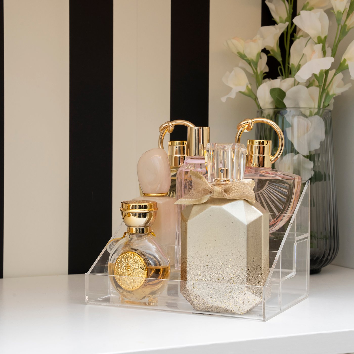 A MOJAN make-up storage w comp/2 drawers