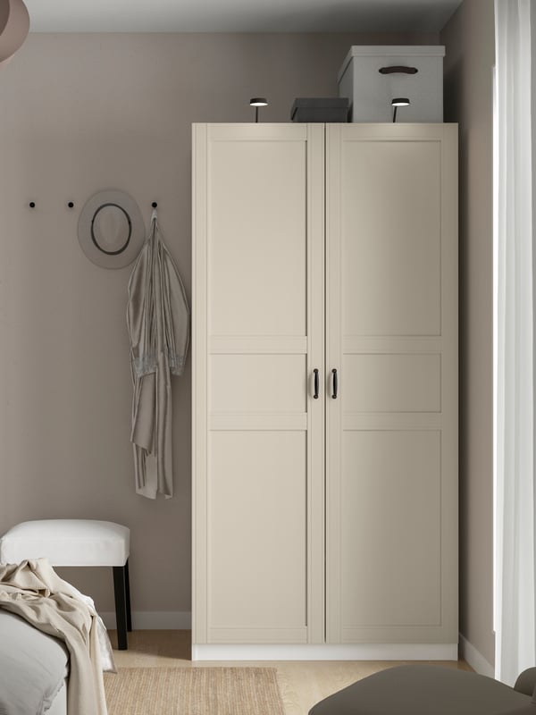 A black/dimmable YTBERG cabinet lighting