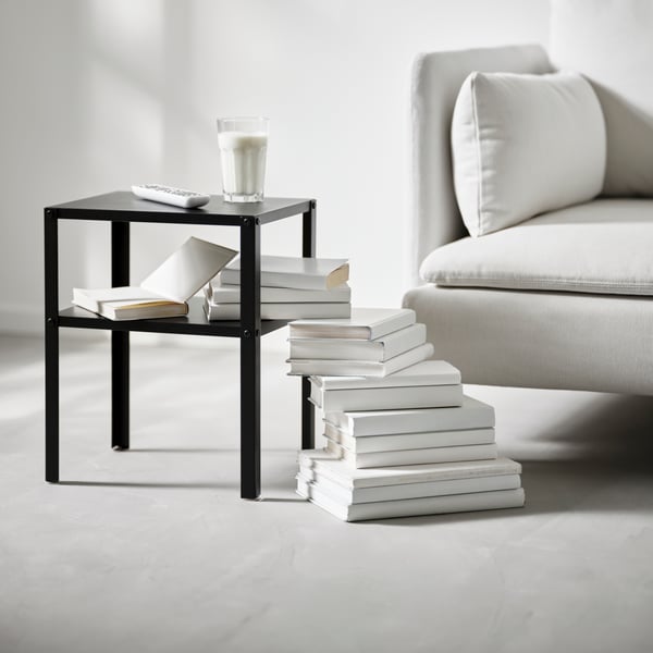 Une KNARREVIK table de chevet noire