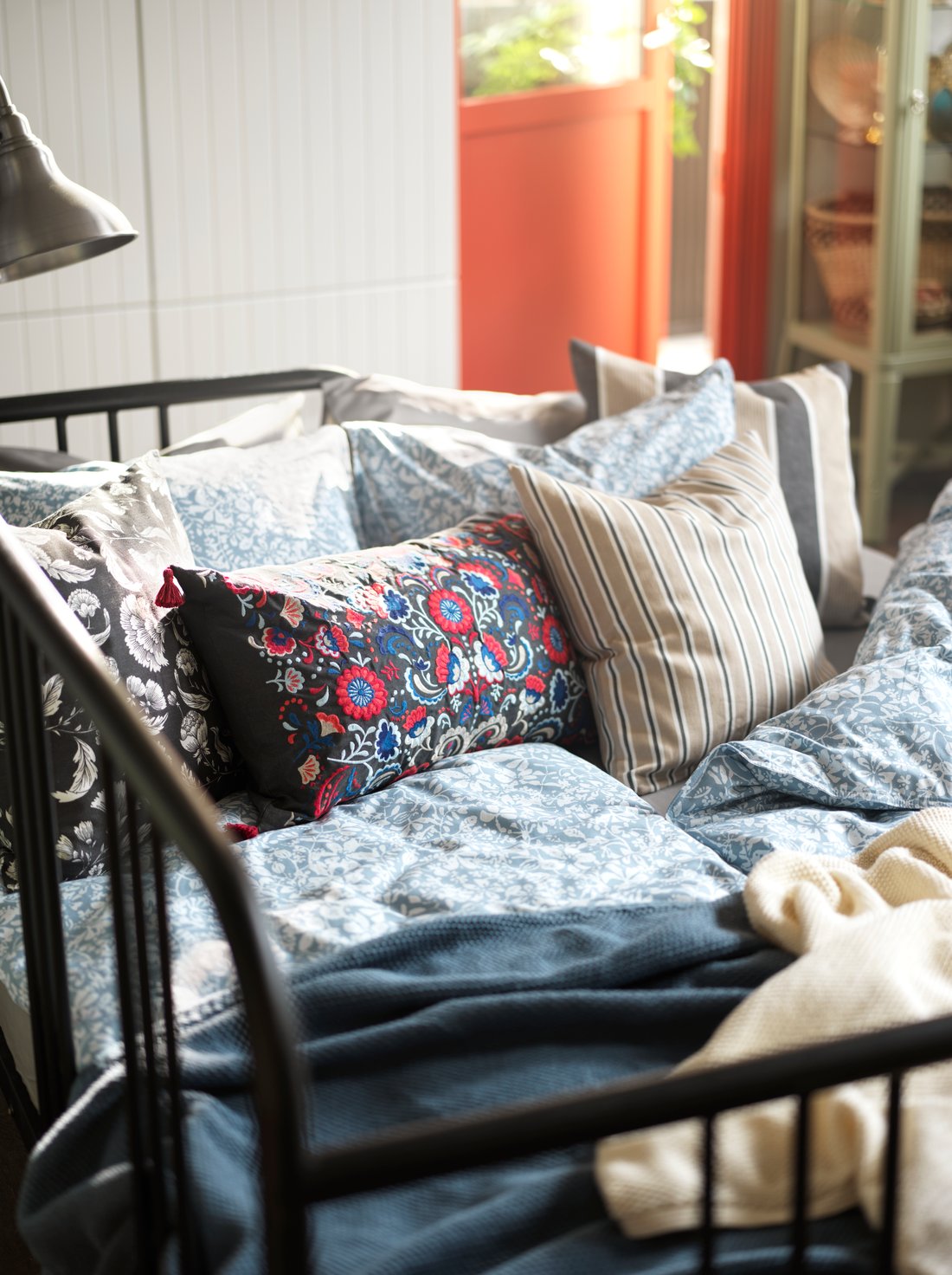 Small studio apartment ideas with a traditional style - IKEA