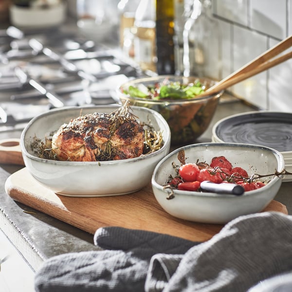 A grey GLADELIG oven dish