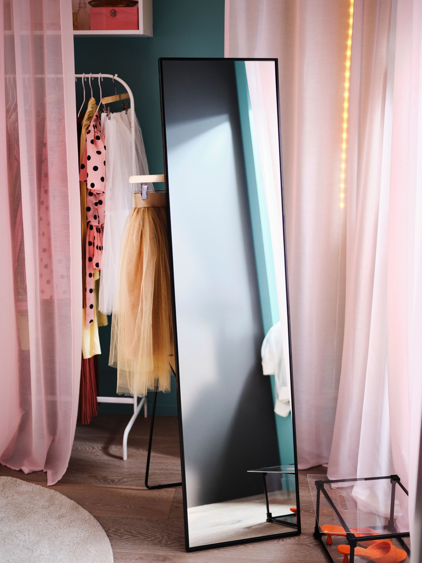 Prozirna SKUFFEN kutija za cipele u spavaćoj sobi