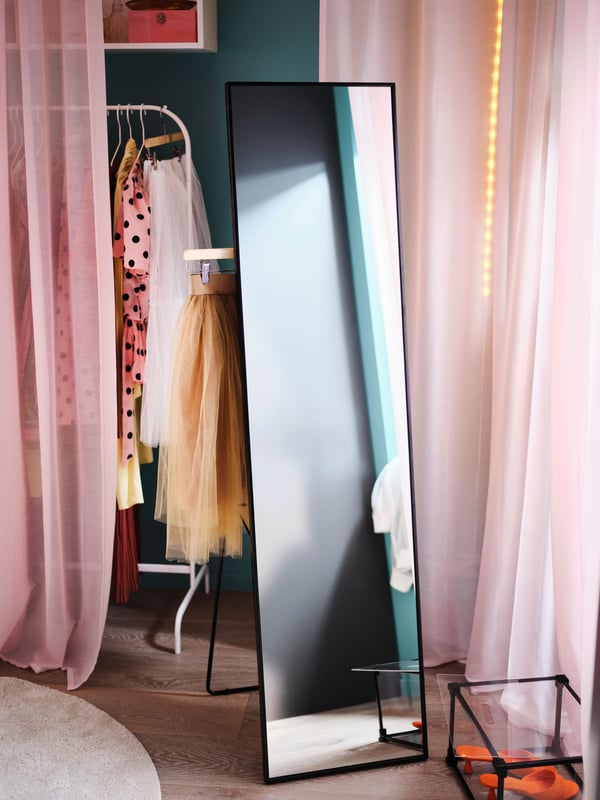 An off-white STOENSE rug, low pile in the bedroom