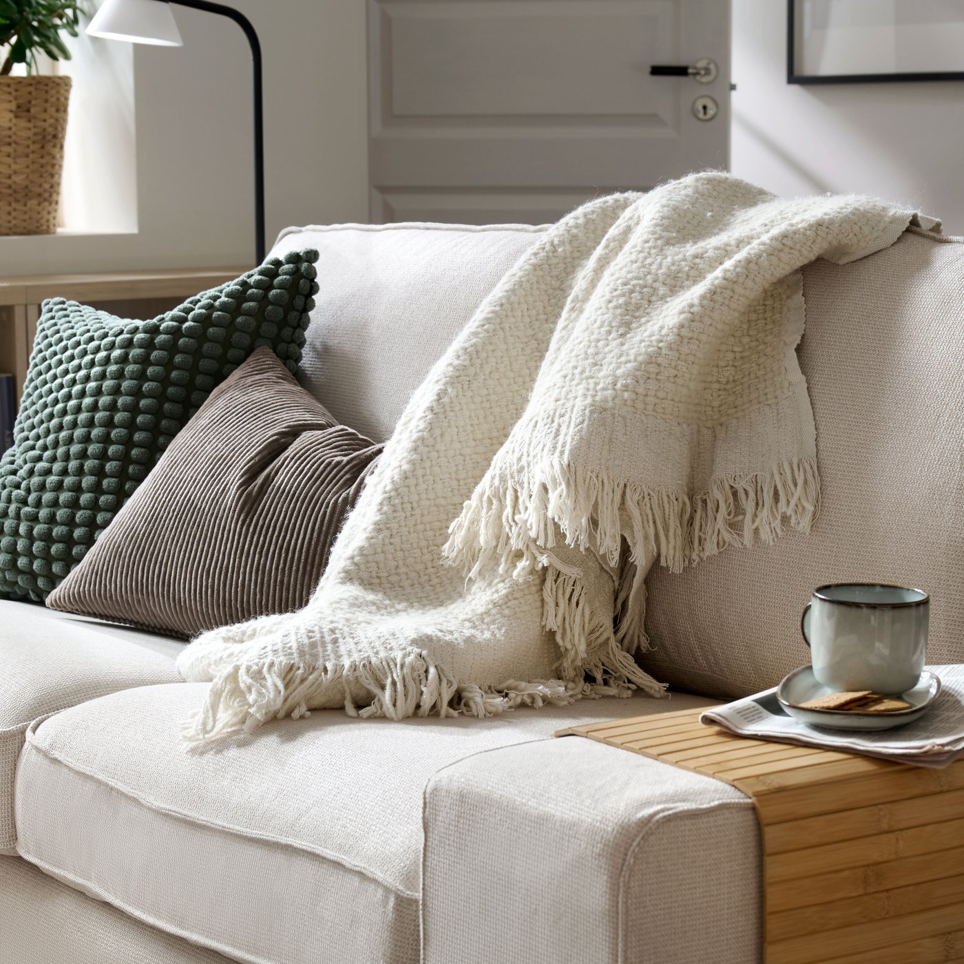 A water hyacinth FRIDFULL plant pot in the living room