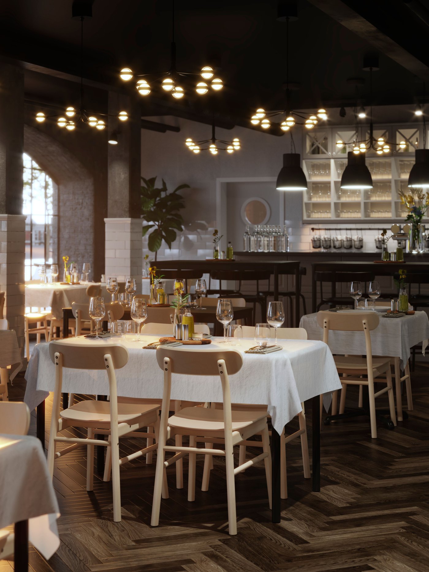 Es ist ein Restaurant mit gedeckten TOMMARYD Tischen mit weißen Tischdecken, STORSINT Weingläsern und Blumen zu sehen.