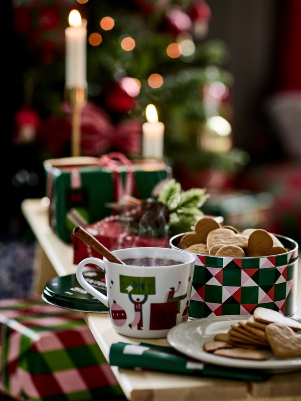 Rouleau de papier cadeau VINTERFINT vert/rouge à motifs mélangés dans la NA