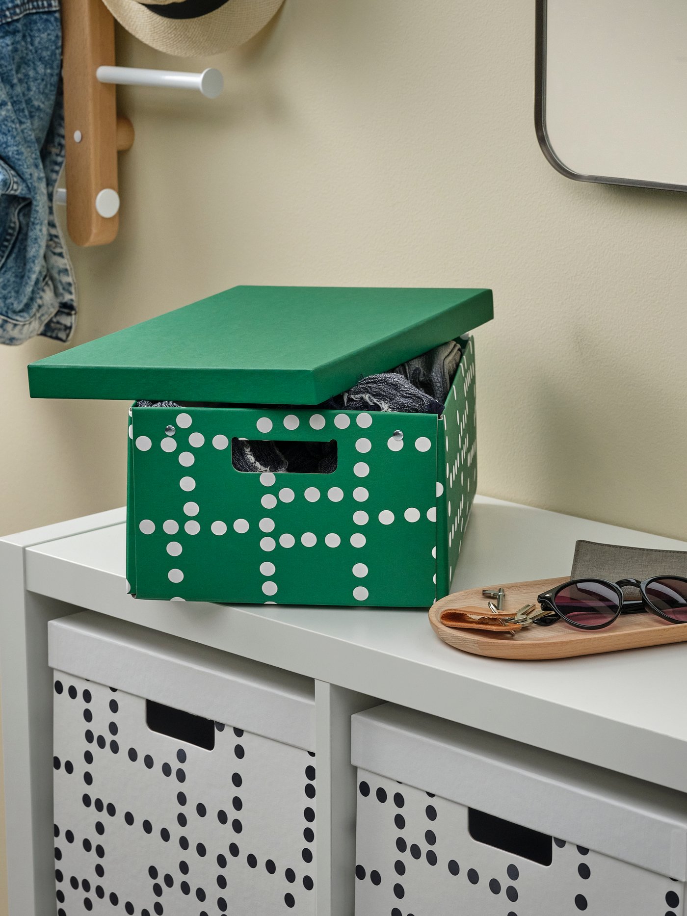 FJÄDERHARV green small storage box with lid.