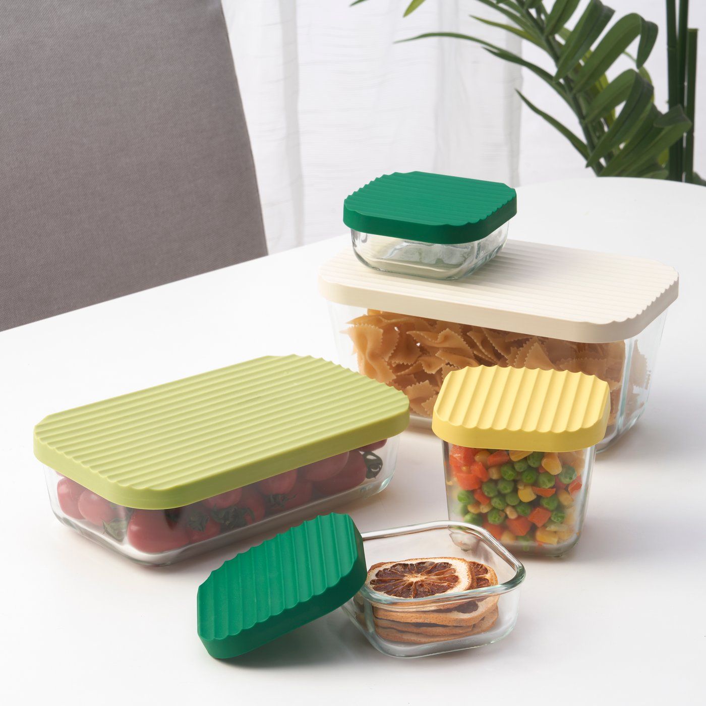 A transparent/multicolour HAVSTOBIS food container with lid