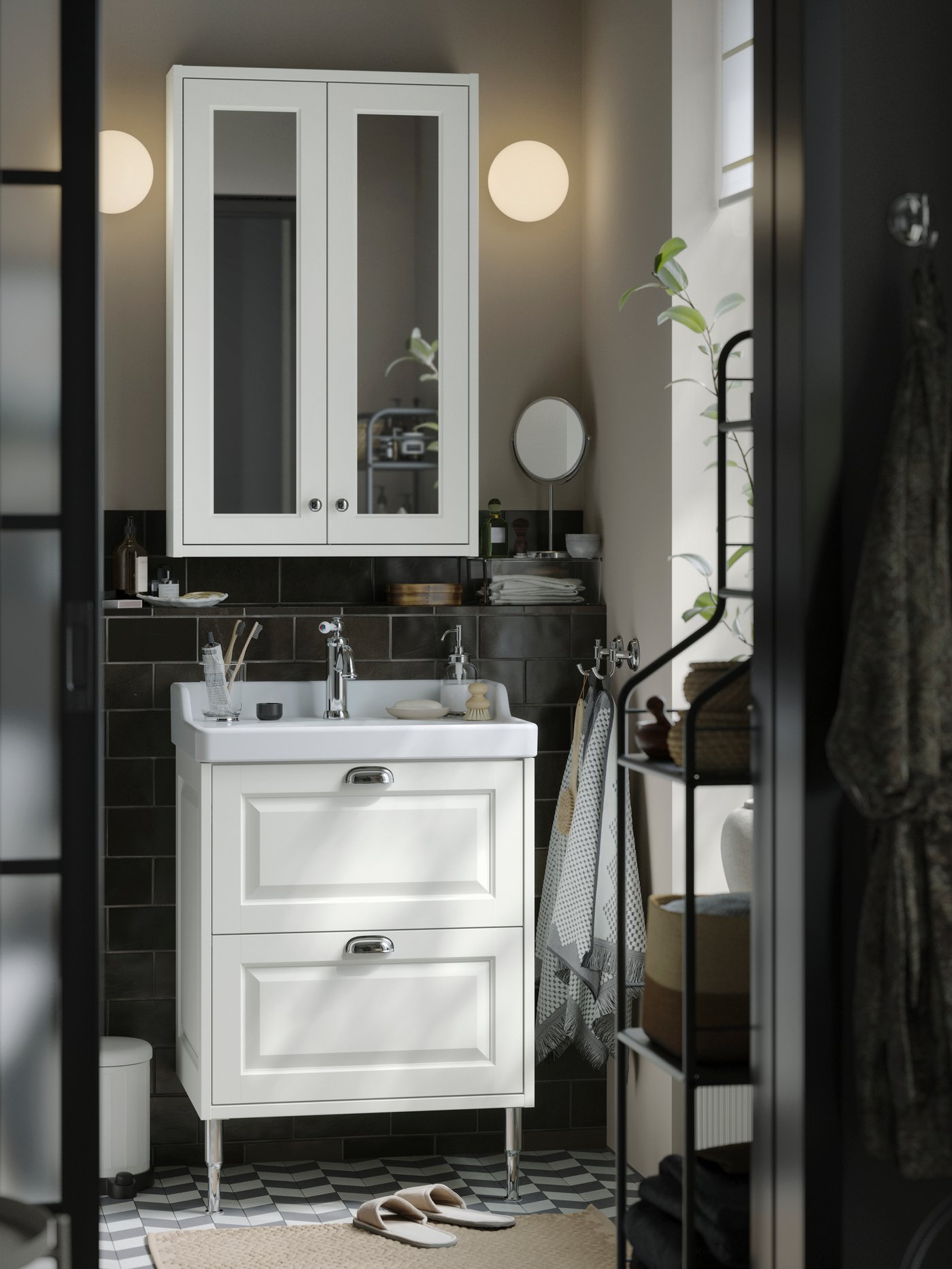 Traditional and indulgent bathroom