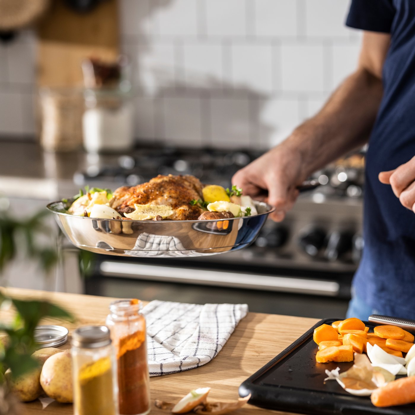 Ponev IKEA 365+ iz nerjavečega jekla/s premazom proti prijemanju.