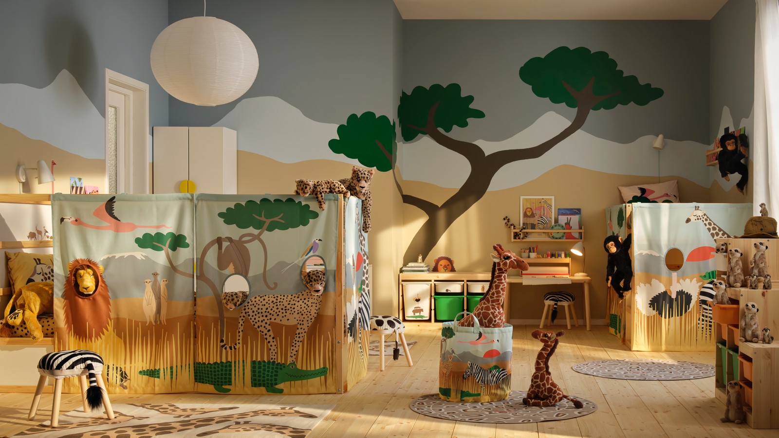 A multicolour/animals on the savannah KURA bed curtain in the childrens room