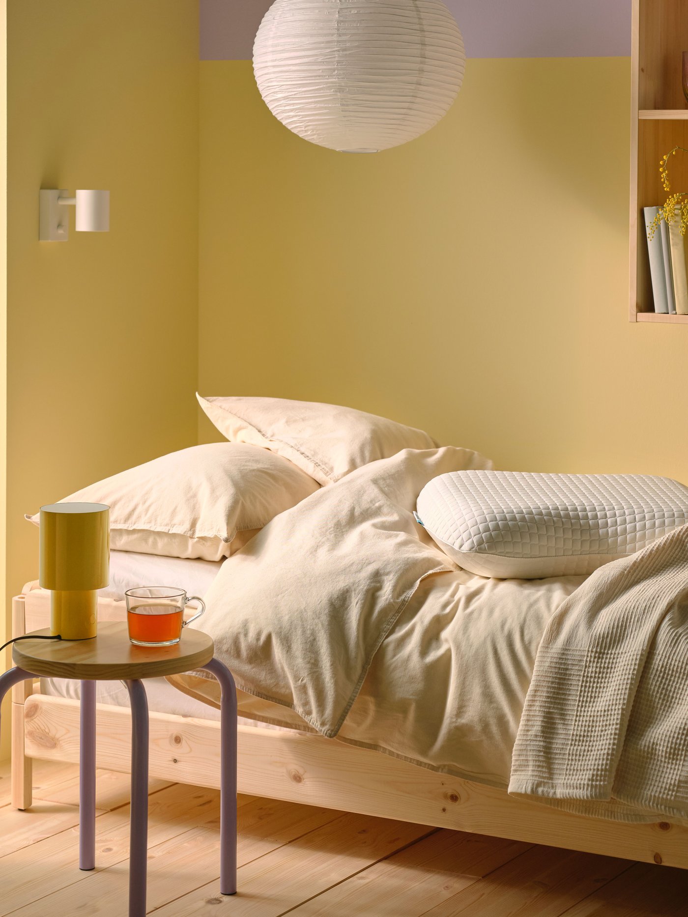 A natural ÄNGSLILJA duvet cover and pillowcase in the bedroom
