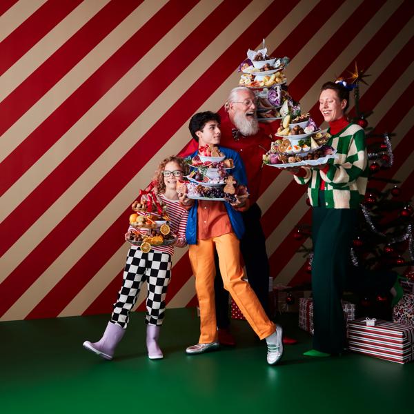 En familie på vei til IKEAs julebuffe.