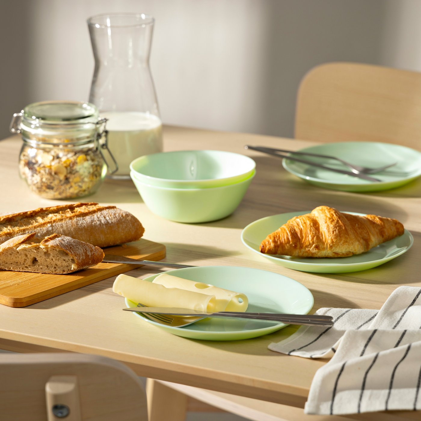 A light green OFTAST side plate