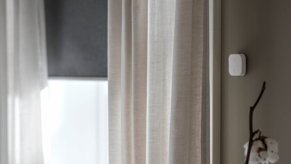 A beige HANNALILL curtains, 1 pair in the bedroom