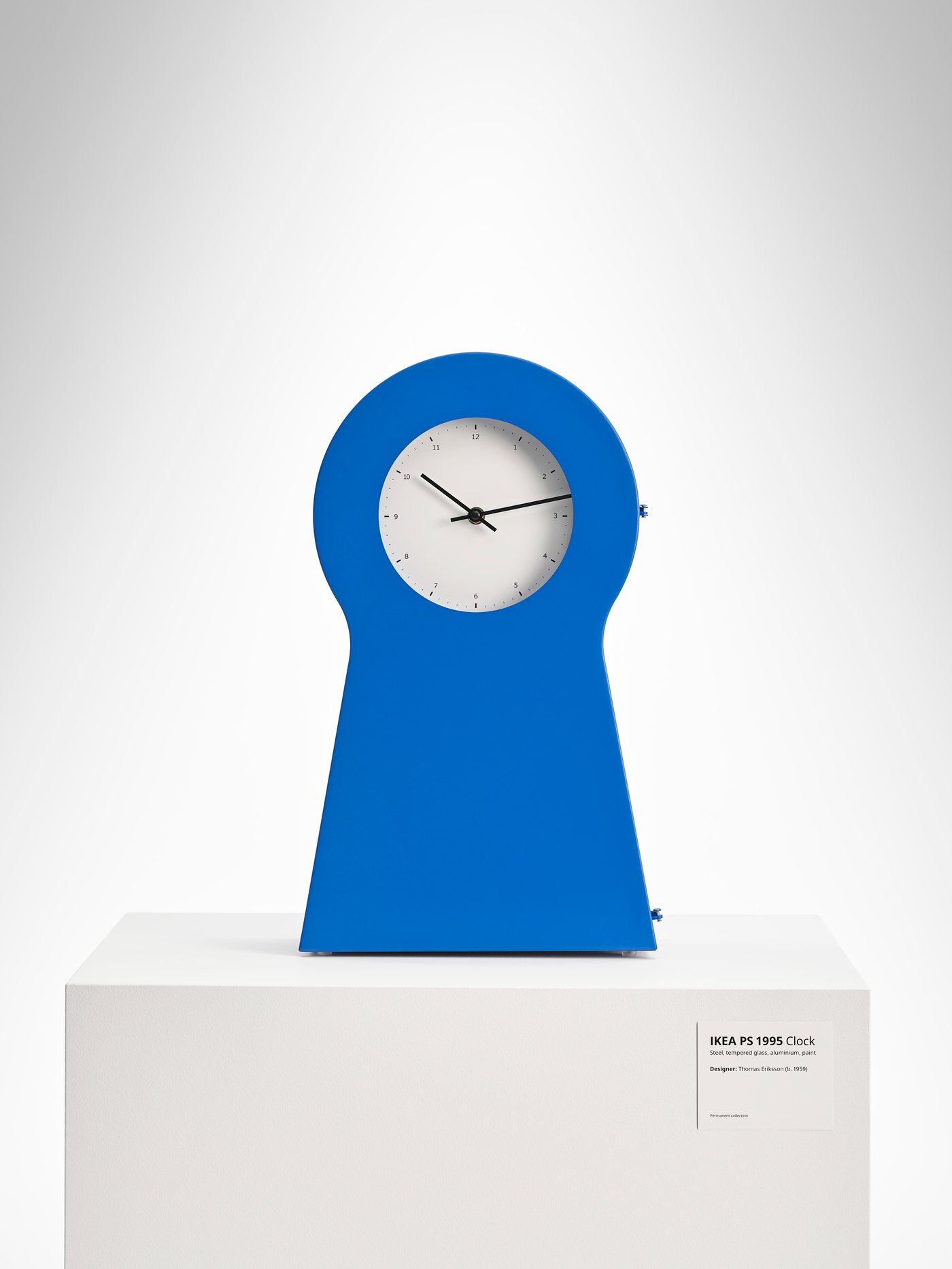 Modré IKEA PS hodiny.