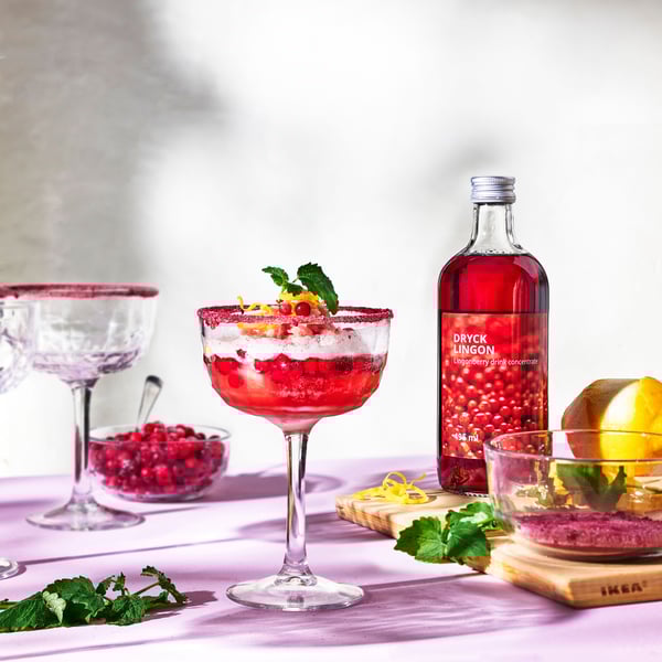 A glass BESTÄMMA food container with lid
