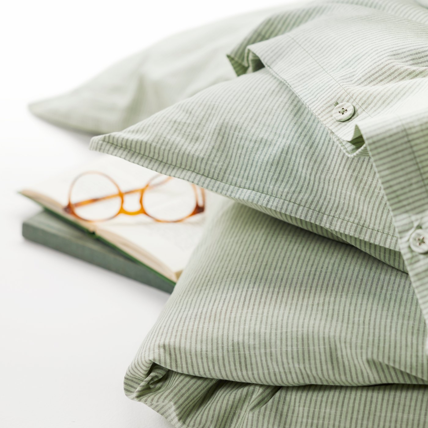 A green/stripe BERGPALM duvet cover and 2 pillowcases