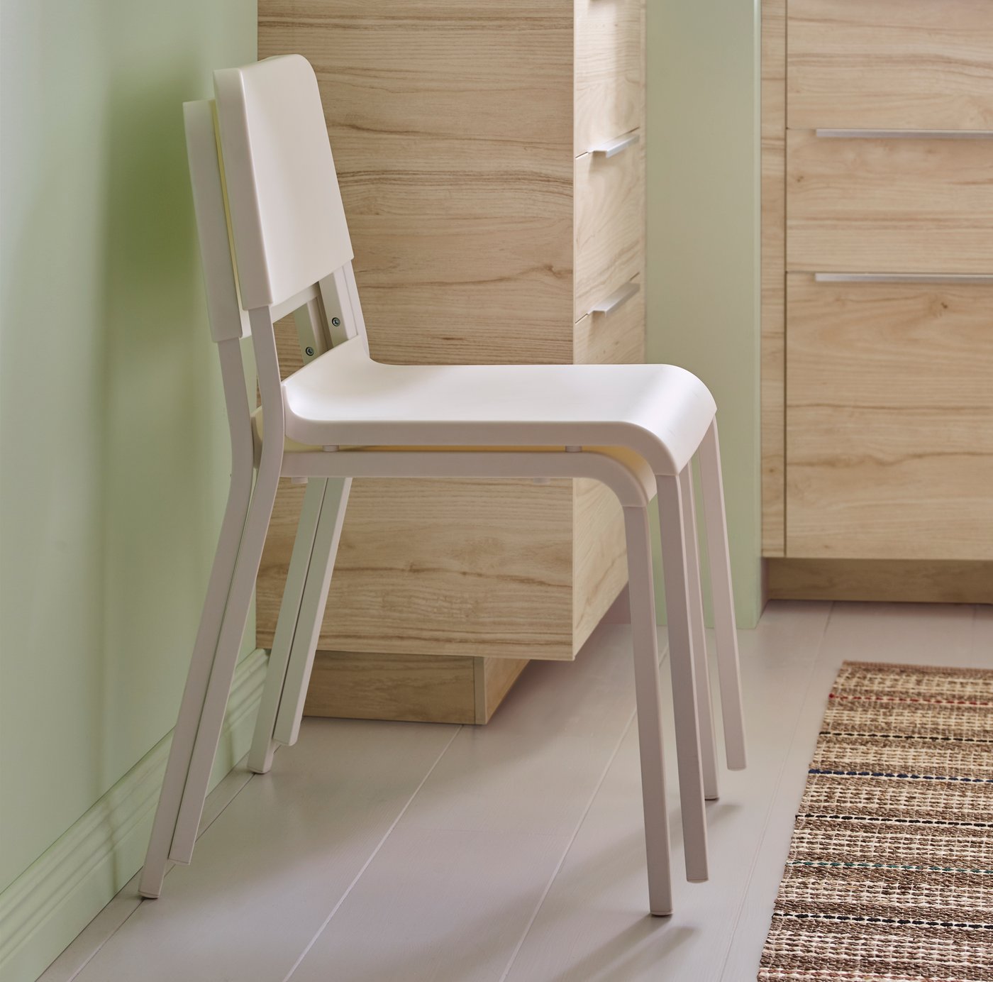 Bílá židle TEODORES