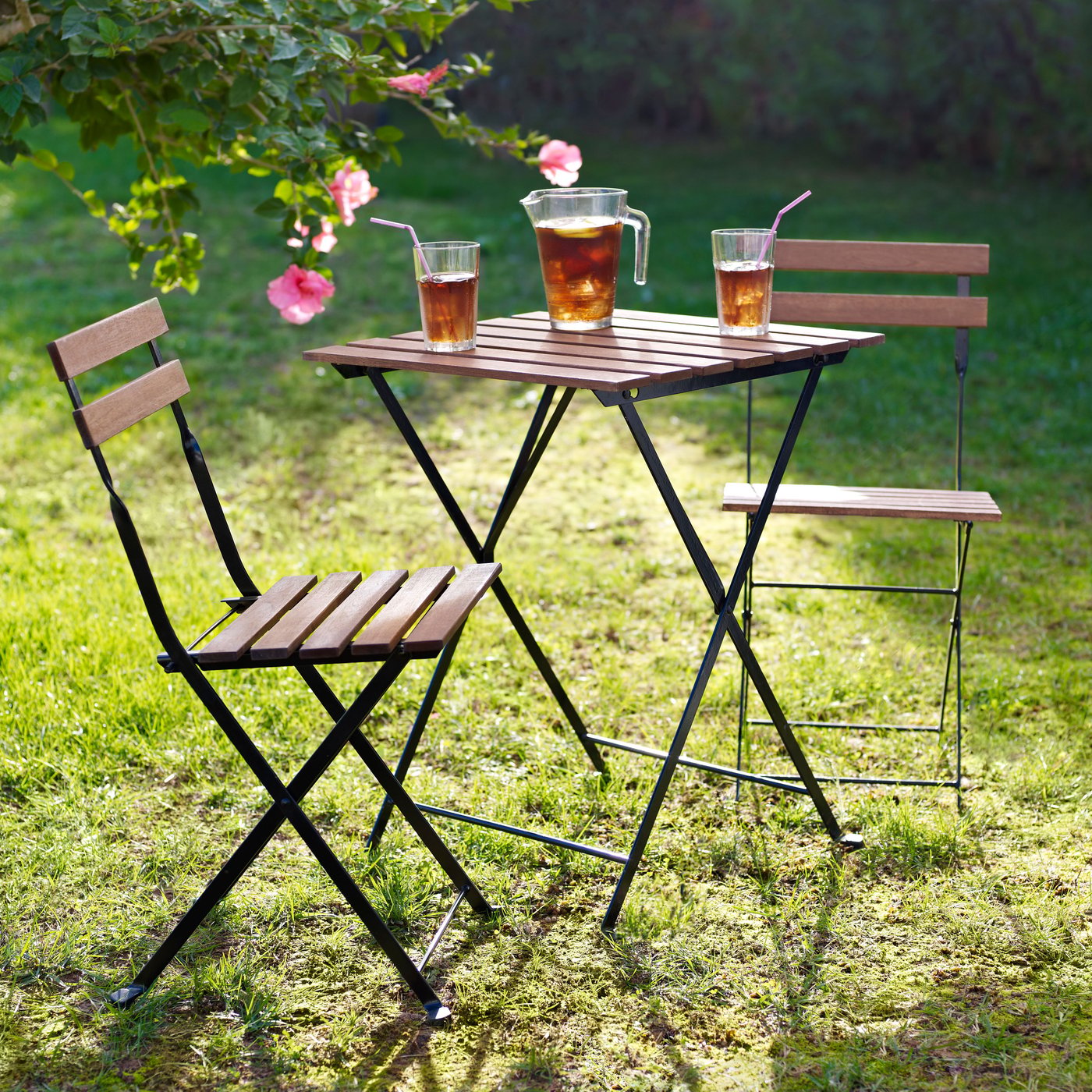 A black/light brown stained TÄRNÖ table+2 chairs, outdoor outside