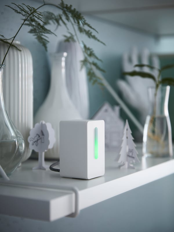 A white STILREN vase in the living room