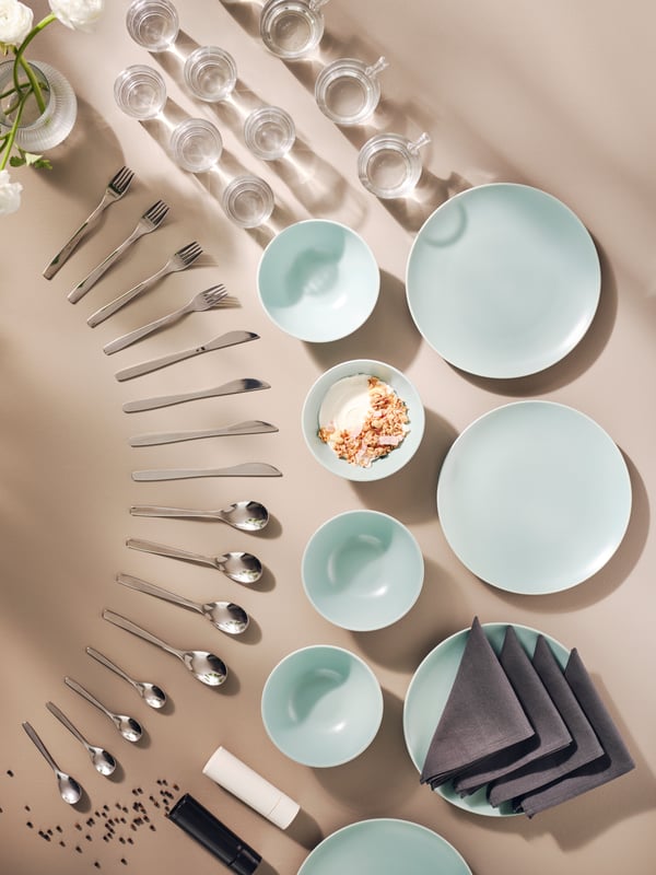 Student package eating & cooking: all-in-one in terms of plates, cutlery, glasses, and napkins.
