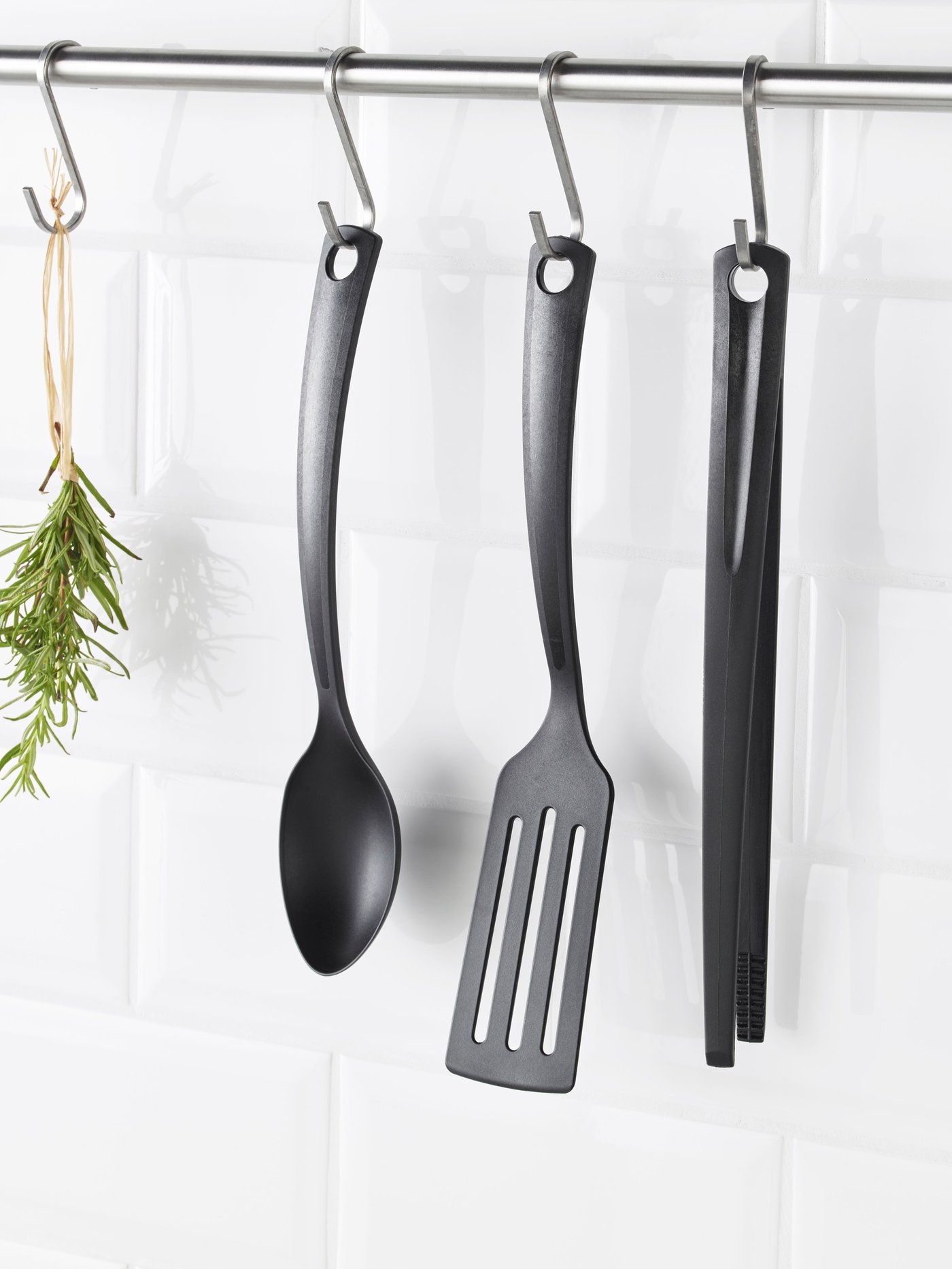 ادوات الطبخ لون اسود
