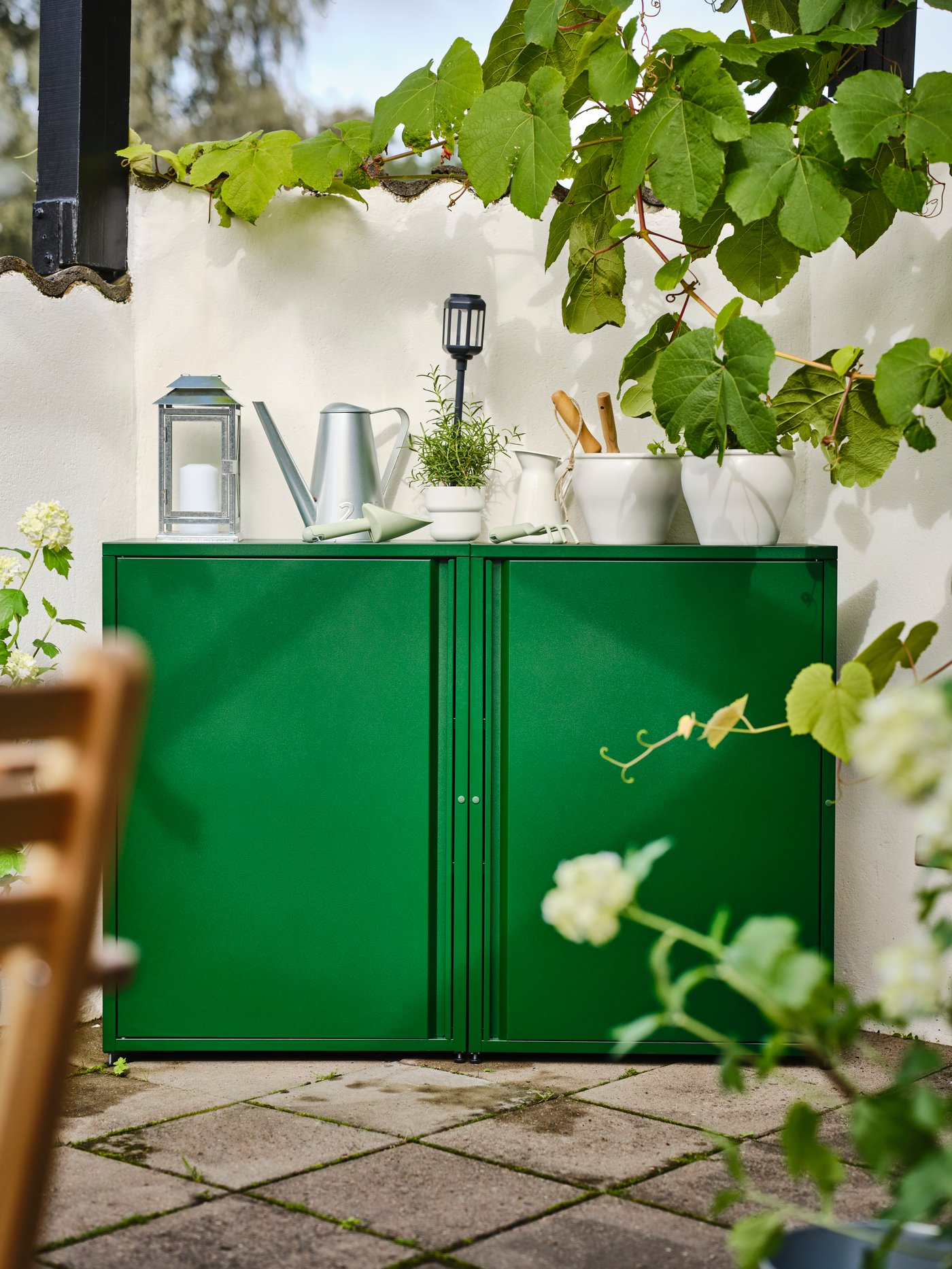 A green outdoor/indoor  SUNDSÖ cabinet