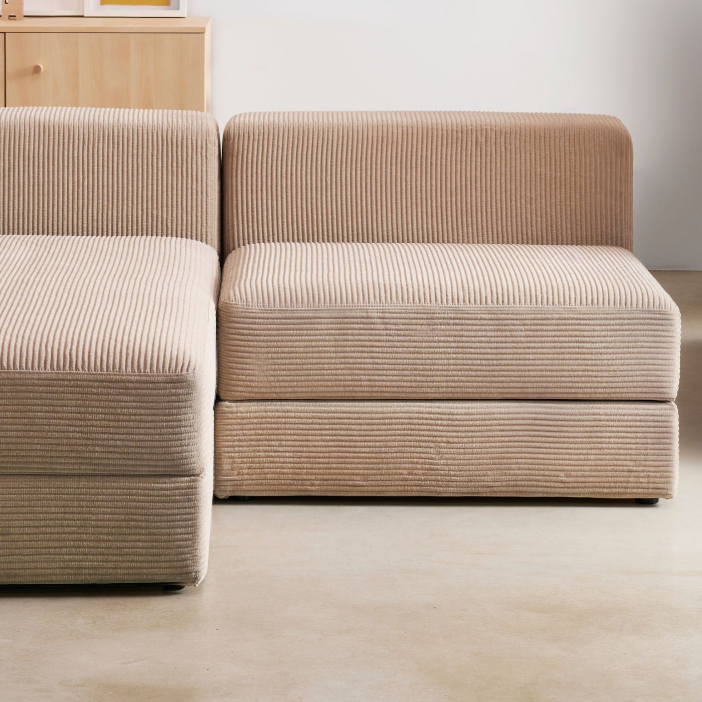 A left/Samsala grey-beige JÄTTEBO 2,5-seat mod sofa w chaise longue